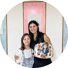 Amela Omic mit einem Kind